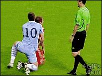 为什么足球运动员喜欢摸头,足球运动员为什么喜欢摸头