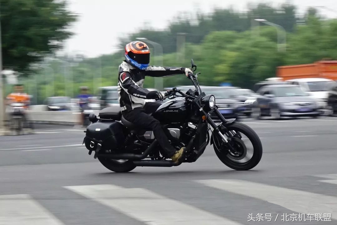 龙嘉v途250复古摩托车测评,龙嘉v途250只有五个档位吗