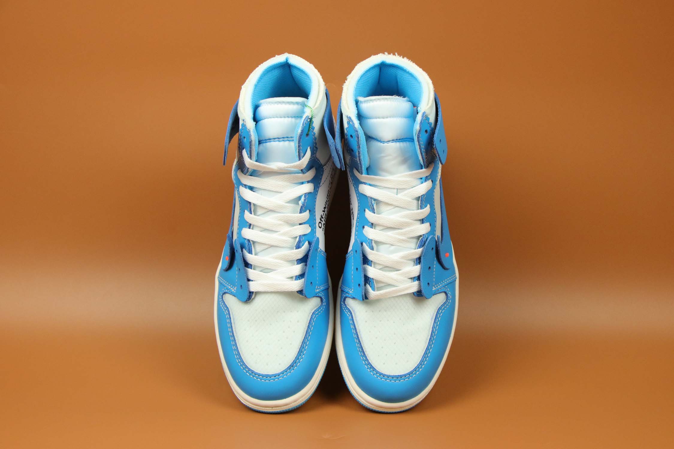 aj1北卡蓝联名ow什么皮面的,ow联名aj1北卡蓝明星穿搭