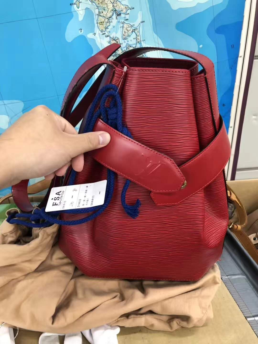 直播卖中古包,lv中古包去哪里卖能获得高价