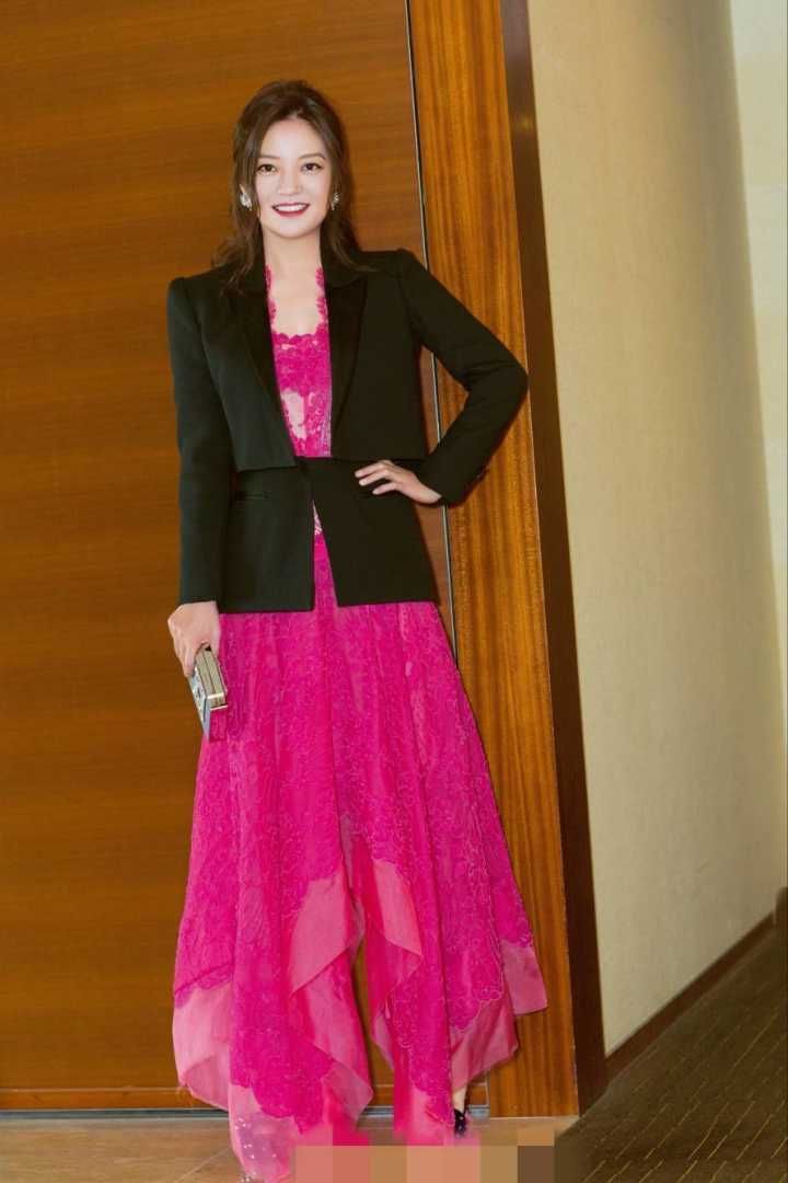 小燕子t恤穿搭,瘦小燕子穿搭