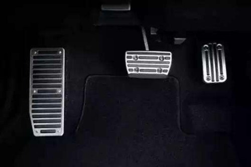 刹车踏板变软的原因怎么解决,刹车硬的原因及解决方法