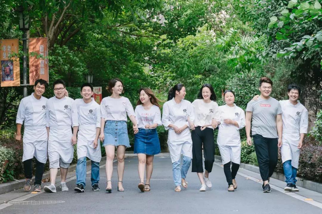 现在最火的网红寿司专门店,最近很火的网红寿司店