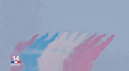 马克龙法国输后的表现,马克龙法国阅兵