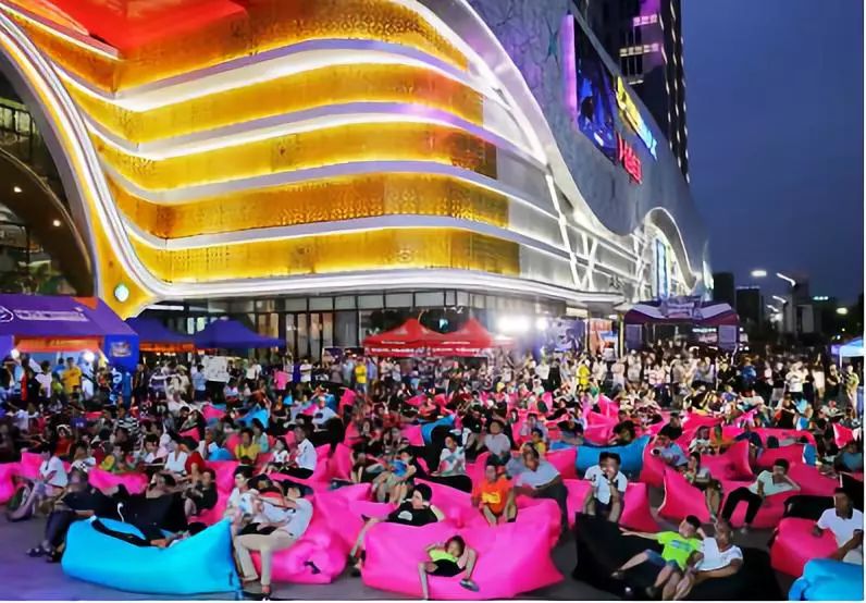 揭幕战前的3位中国护旗手,今晚的世界杯比赛直播视频回放