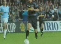 内马尔经典进球挑球过人展现天赋,内马尔的绝招