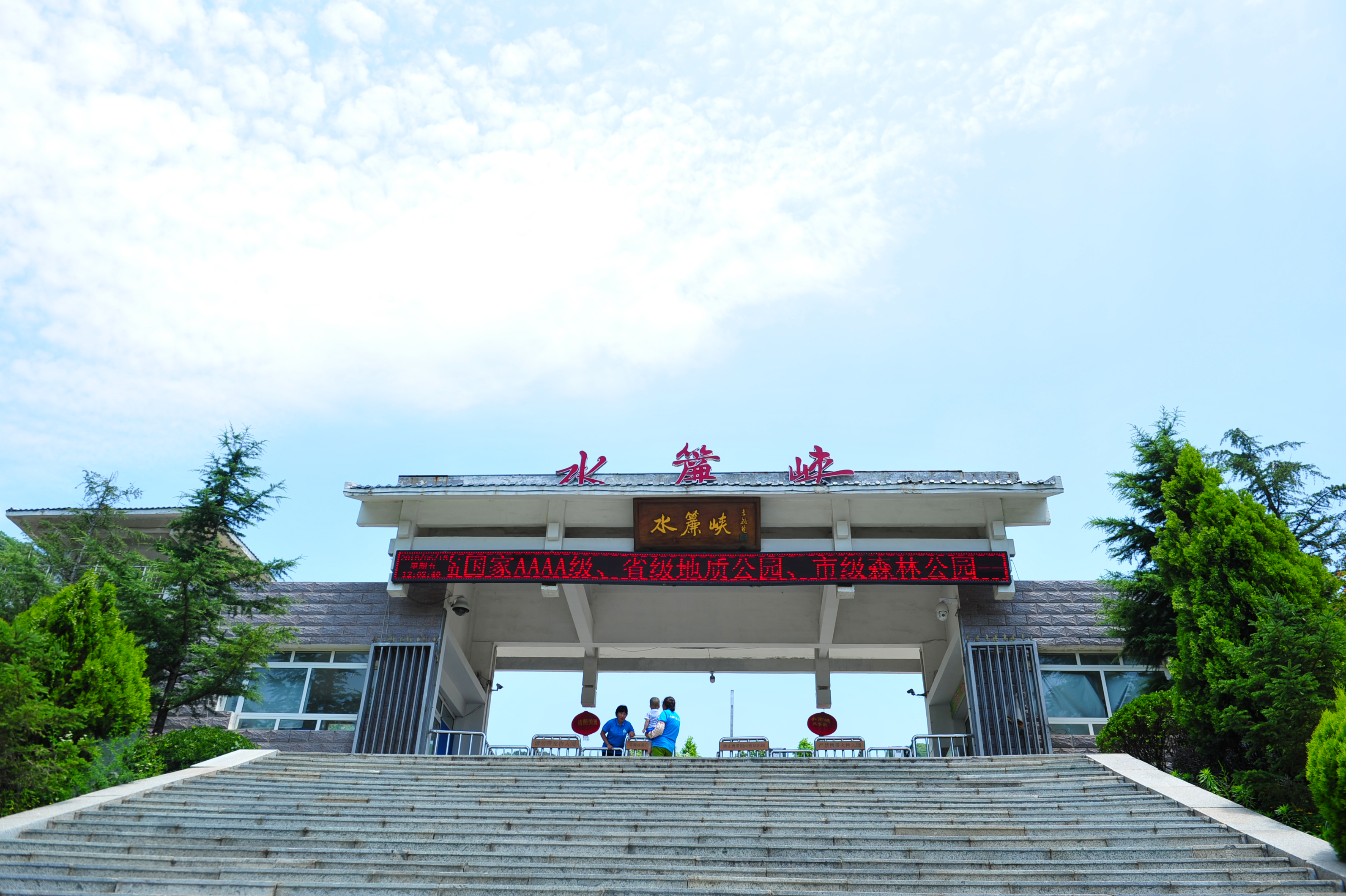 高空玻璃桥景点推荐,高空玻璃水漂流景点推荐