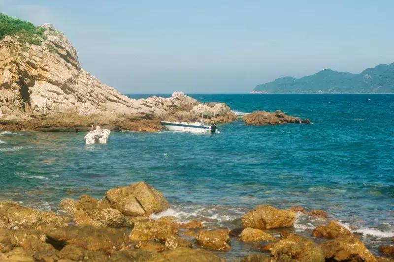 深圳哪个海滩干净又不收费的,深圳最值得去的十大海滩