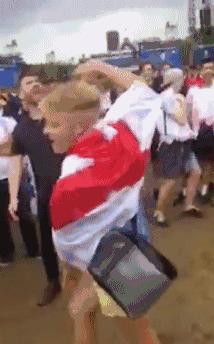 16年俄罗斯球迷打英格兰球迷,200俄罗斯球迷vs2000英国球迷