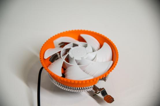 不能去现场看决赛？也许你应该组建一台看球神器