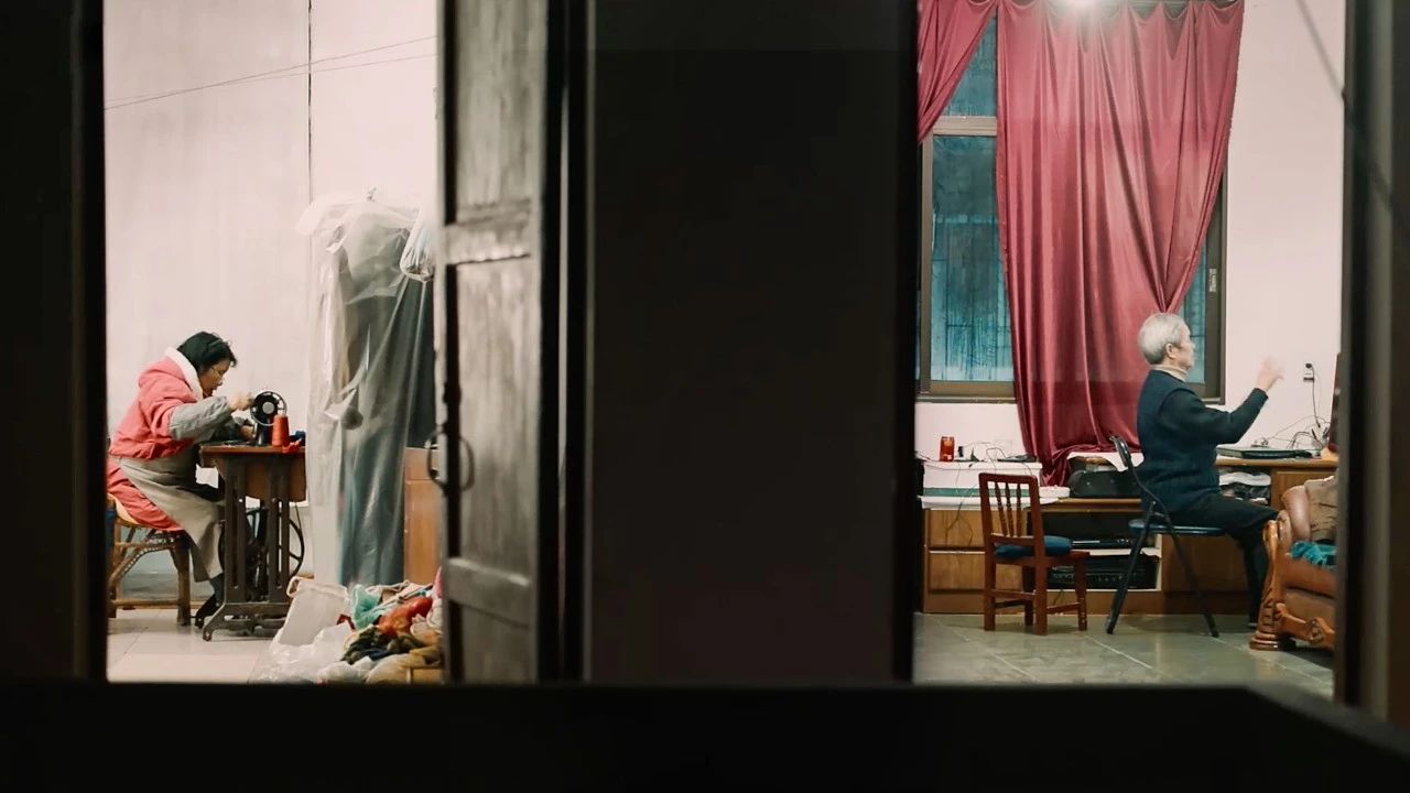 一个失业大叔，用1500元拍下自己幸福的父母，豆瓣9.2分！