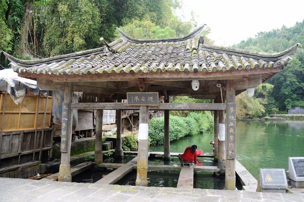 腾冲凤凰宝集泡温泉,腾冲民宿泡温泉推荐