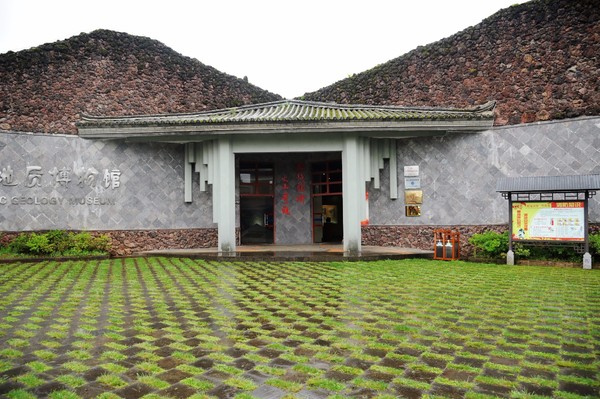 腾冲凤凰宝集泡温泉,腾冲民宿泡温泉推荐