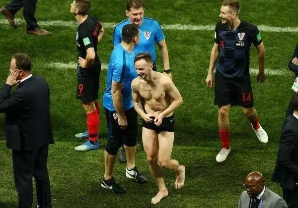 愿你有钢铁般的意志,愿你有美好的人生