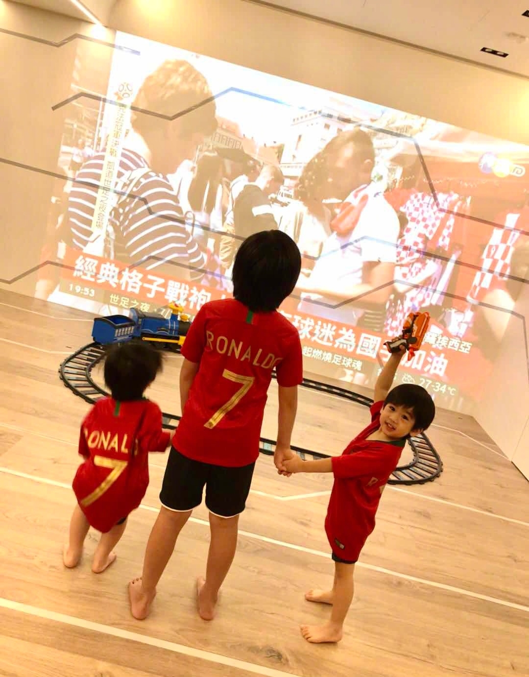 kimi和弟弟,kimi和弟弟同框