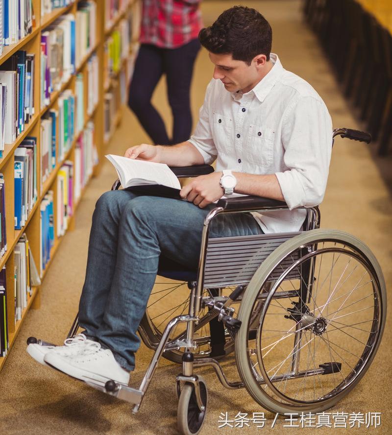 腰椎疼痛难忍？那是你走路有问题，换下姿势就会立马轻松！