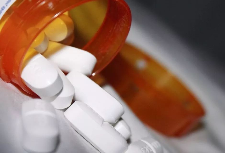 我不是药神告诉你有一种病叫穷病,我不是药神假装不知道