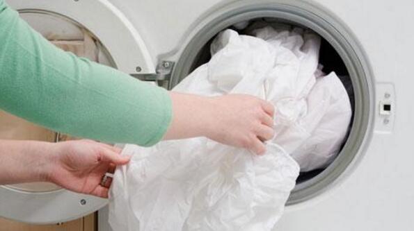 后背螨虫的症状和治疗方法,螨虫爬过皮肤的症状