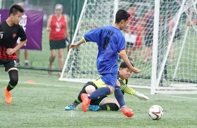 北京百队杯足球赛程多长时间,雨水浇不灭热情