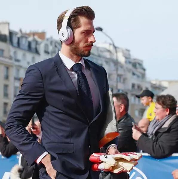 如果法国队夺冠会穿黑袍吗,法国足球队能否再夺世界杯