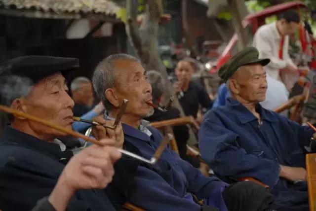 利川特有的烟 (利川老辈子抽叶子烟图片)