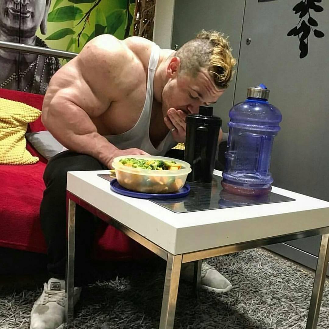 暑假肥宅减重计划，1张瑜伽垫3个动作，让你宅出好身材