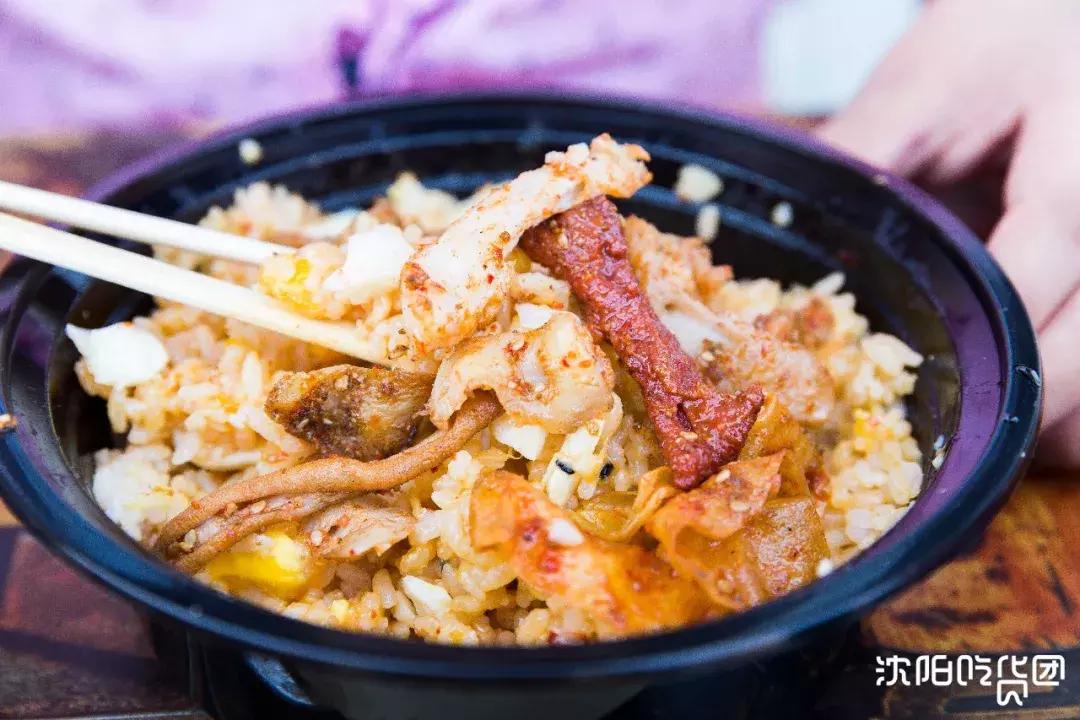 炸串刷“神酱”！路过不一定会进的小店，竟吃出了童年的味道！