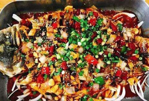 济南历下区半天妖烤鱼,济南小草屋诸葛烤鱼