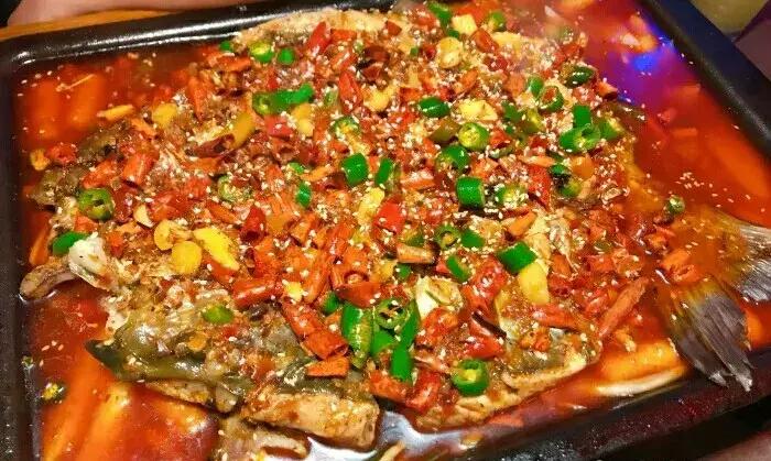 济南历下区半天妖烤鱼,济南小草屋诸葛烤鱼