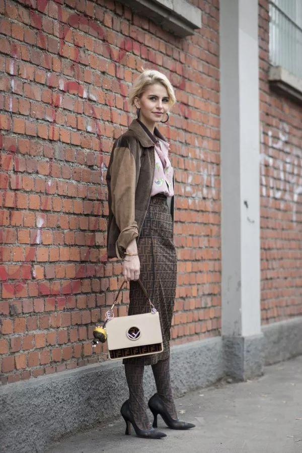 鏉ㄥ箓鎴氳枃閮藉湪绌跨殑绉嬪啲鐖嗘,鎴氳枃鏉ㄥ箓鍚屾琚滃瓙