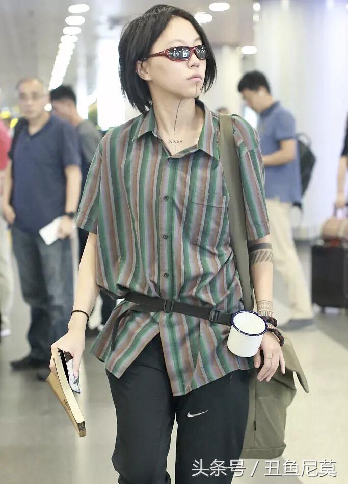 王菲女儿窦靖童脸上纹身被洗掉,王菲女儿窦靖童纹身