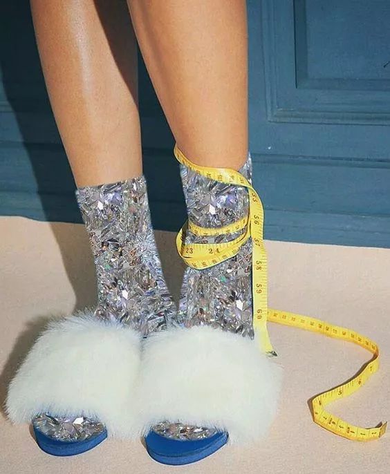 当我们穿着相同鞋子的时候,只有袜子能代表你的个性了