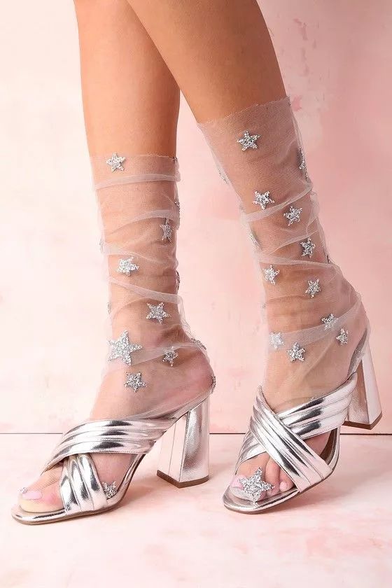 当我们穿着相同鞋子的时候,只有袜子能代表你的个性了