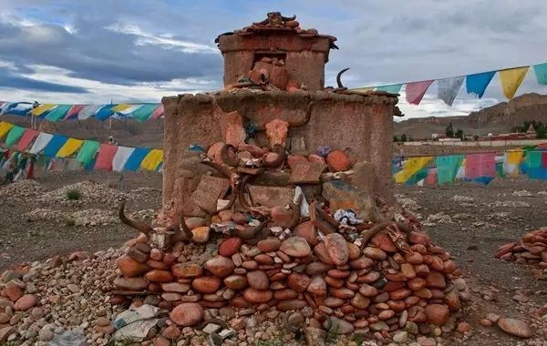 出国旅游千万别贪小便宜,出国游这些禁忌不能碰要谨记