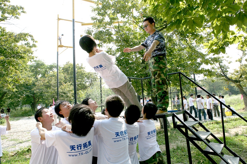 栉风沐雨砥砺前行薪火传承,栉风沐雨，砥砺前行