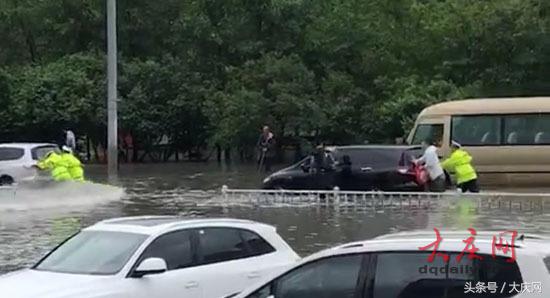雨中爱心,雨中爱心图片