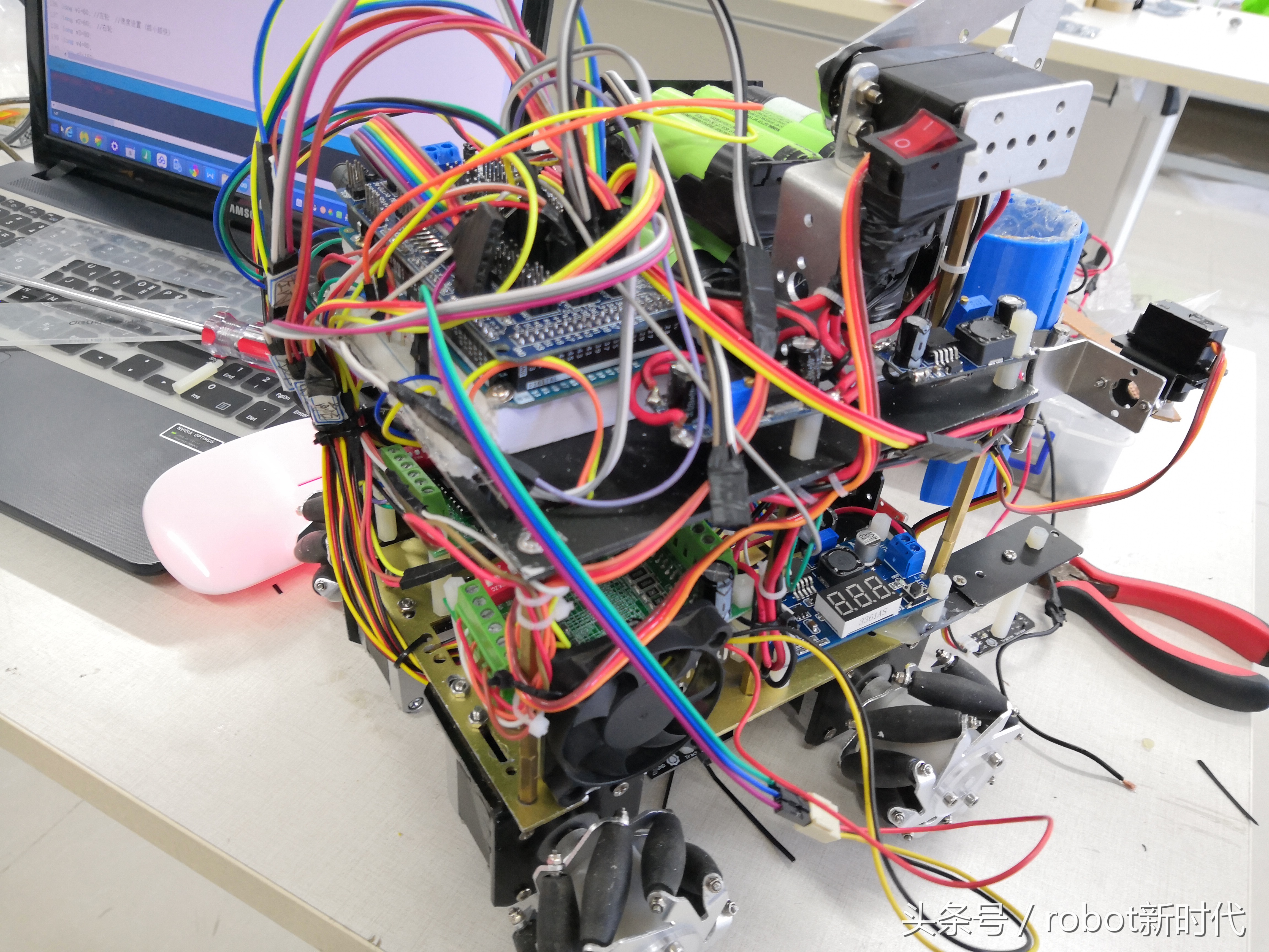 机器人设计制造自学,人工机器人制作怎么学