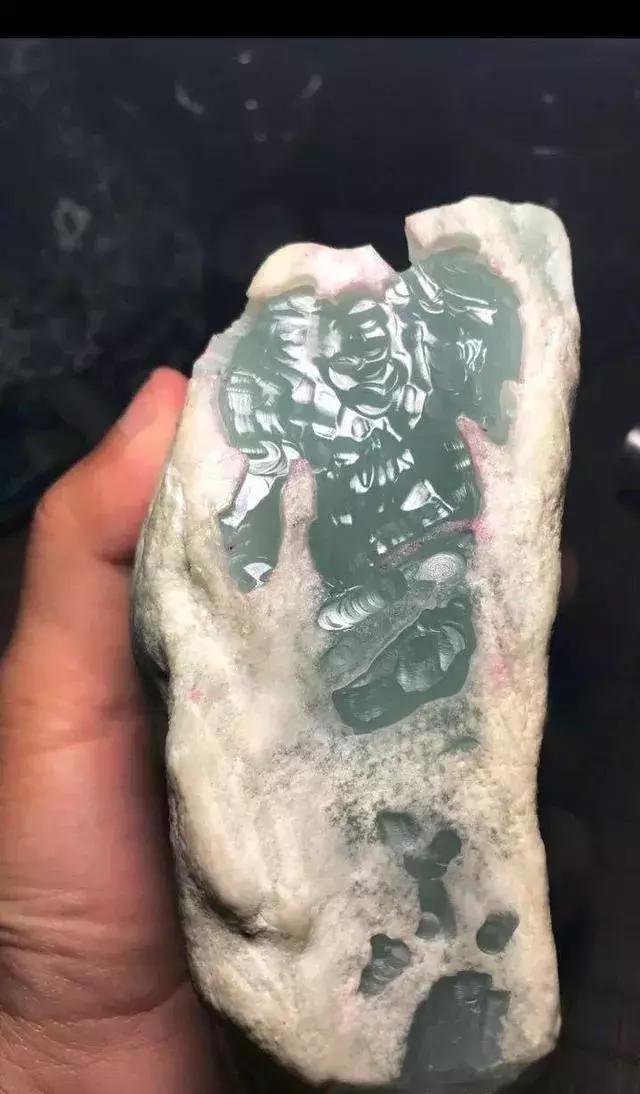 什么样的翡翠原石容易出极品高货,什么样的翡翠原石出冰种