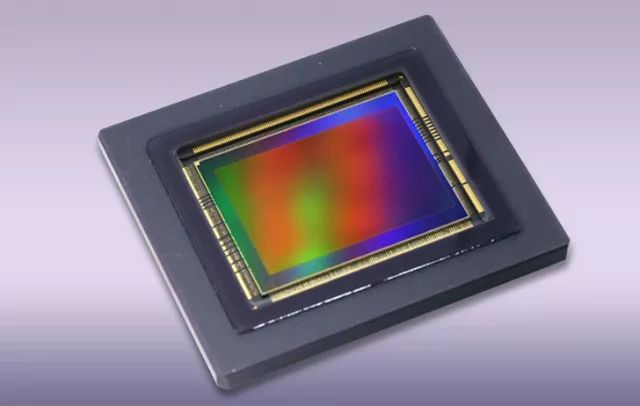 尼康d7200对比佳能5d4,佳能5d4和尼康d750哪个更好