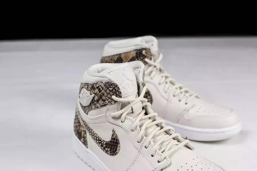 airjordan1low白黑蓝真假对比,黑蛇白蛇全剧