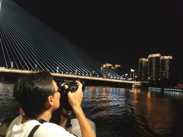 台湾青年闽江夜游被惊艳到了：淡水、爱河夜景规模气势上稍逊风骚