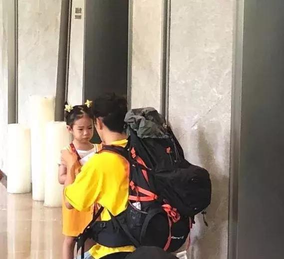 李承铉lucky亲子装,李承铉跟lucky亲子装路透照