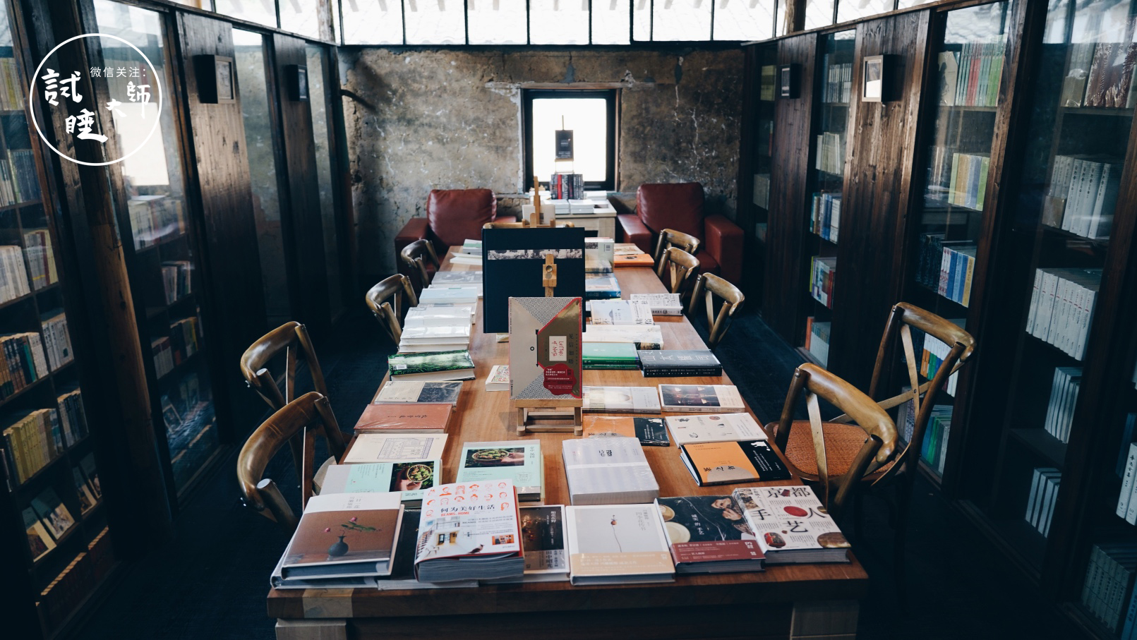 在梯田做成的无边泳池里游泳，私奔去这个隐秘山谷民宿做回野孩子