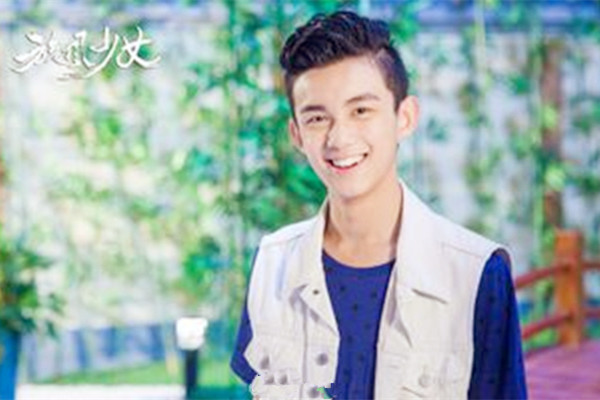 吴磊米兰时装周惊艳亮相,吴磊4岁到22岁的容貌变化