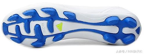 根据场地足球鞋怎么选,如何根据场地选择足球鞋