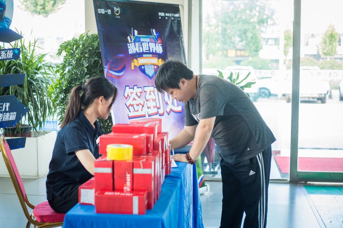 开在家门口的“世界杯”——“一汽奔腾杯”足球嘉年华友谊赛