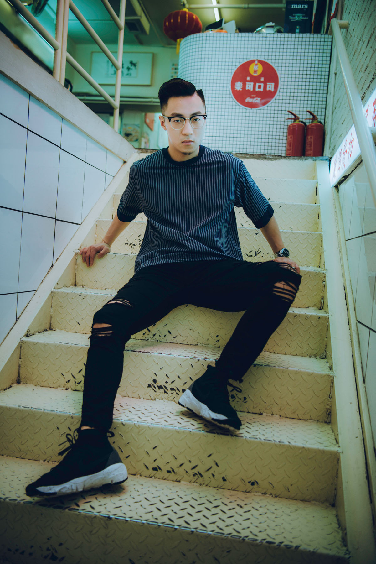 他是新与旧的对立面对话Hollister店铺经理Edward