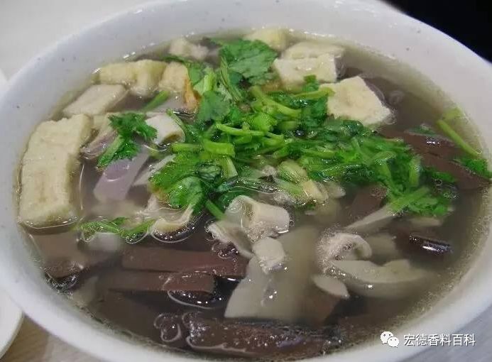 火焰炖大鹅、香辣片片鱼、沙锅串串香、鸭血粉丝汤你更喜欢哪个？