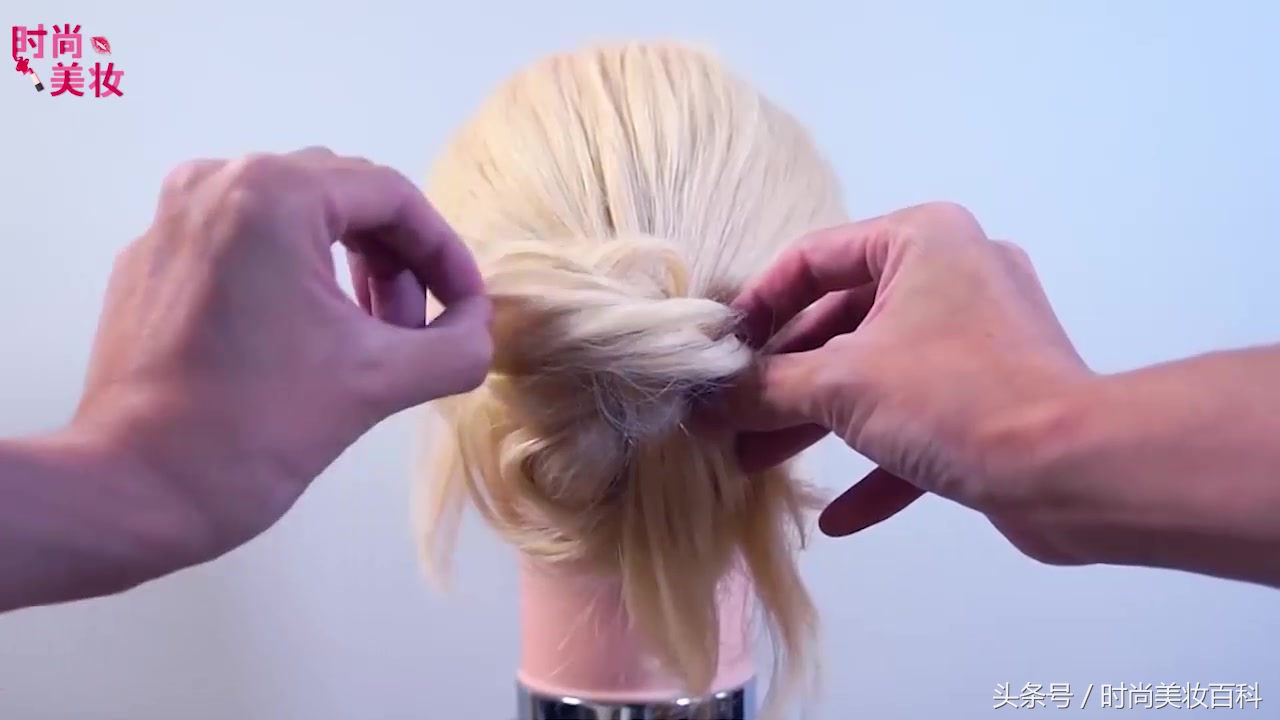 发型扎法简单又好看不分发缝,发型设计咋弄的