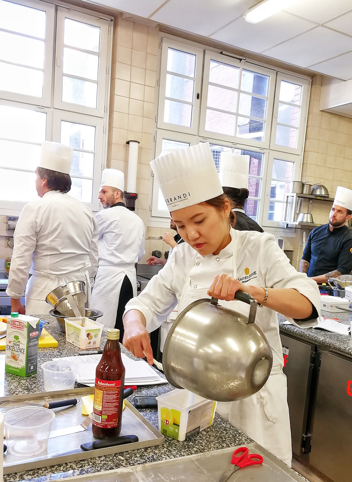 成都姑娘首创了把世界名画做在蛋糕上，众多外国总领事都成她粉丝